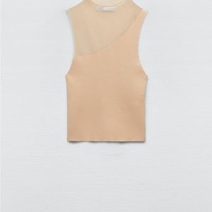 Used Zara short. There’s a hole.